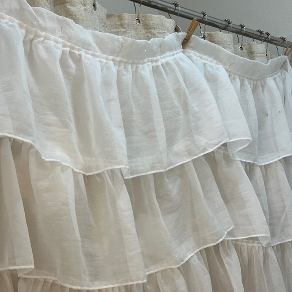 Elegant White Ruffled Shower Curtain
It is much brighter white than the picture. - Picture 2 of 4